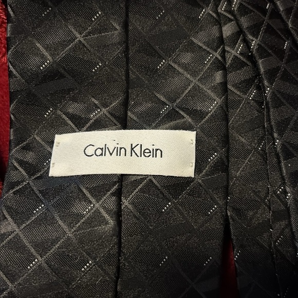 Calvin Klein Black Diamond Pattern Silk Tie - Picture 5 of 8